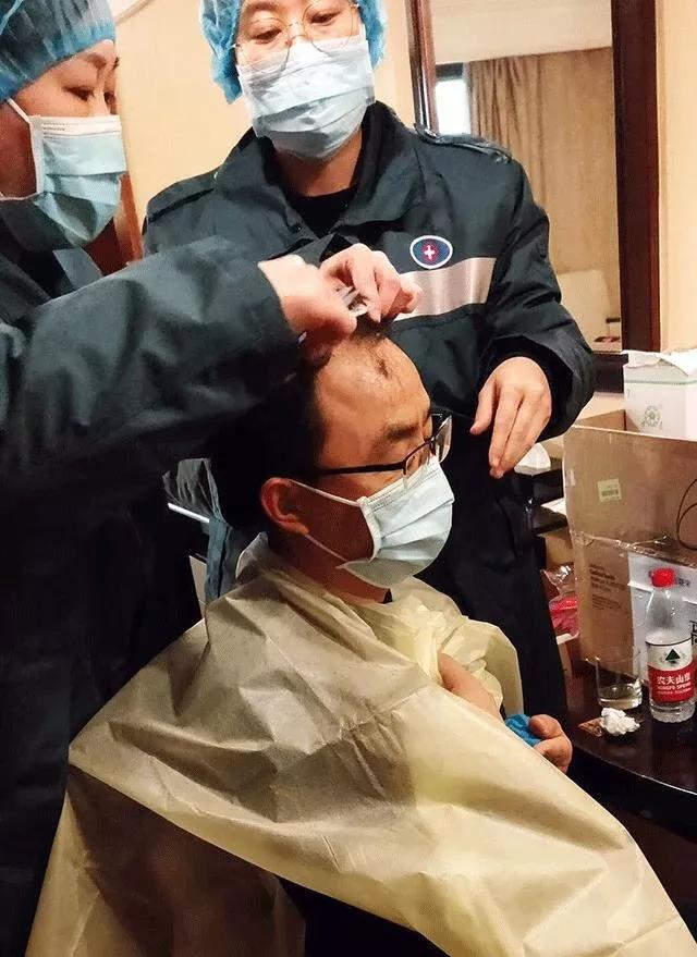 为战“疫”削发